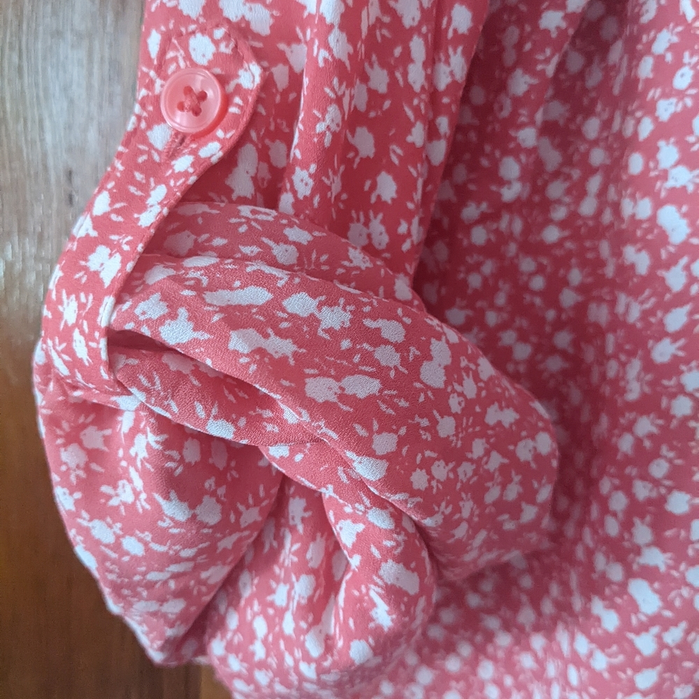 LOFT Roll tab sleeve button down floral blouse - Picture 7 of 7